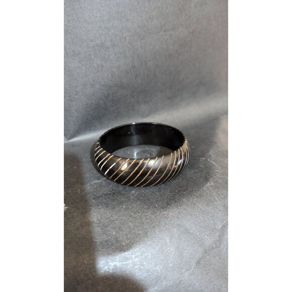 Vintage Carved Black Bakelite Bangle Bracelet 2.5x1" Estate Jewelry Bold Stripes - Picture 7 of 9